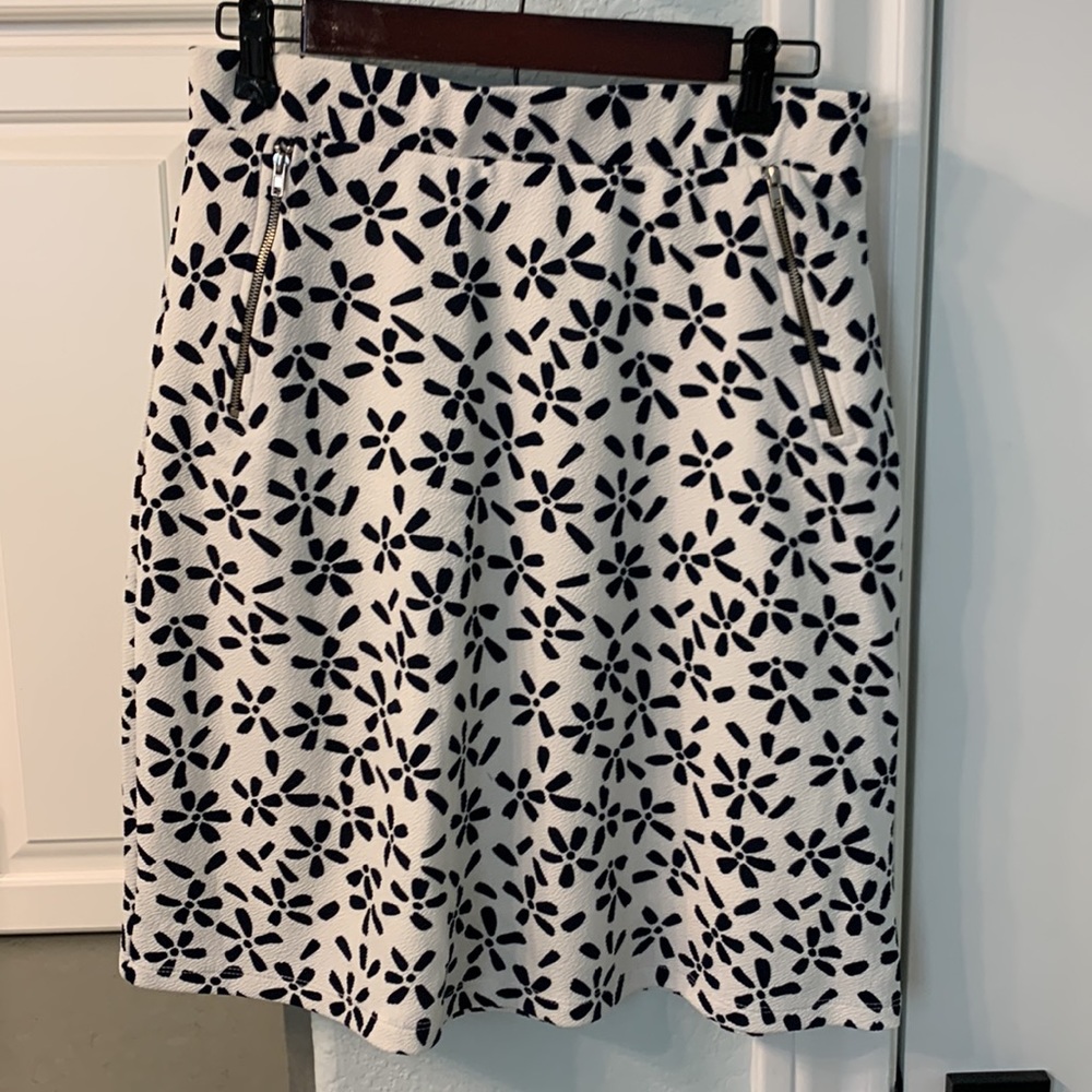 Floral Print Skirt (Size M)